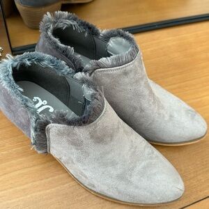 JOURNEE COLLECTION Womens Gray Two-Toned Fringed Block Heel Booties size 8 1/2